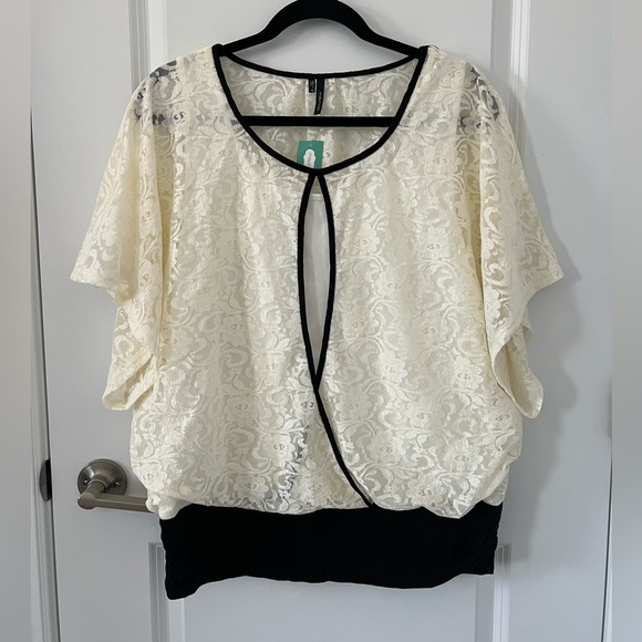 NWT Maurices Lace Batwing Sleeve Blouse - Picture 2 of 7